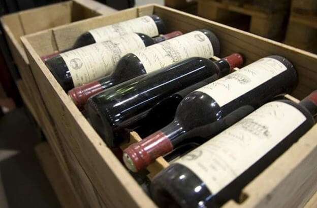 How Many Bottles in a Case of Wine? - Everything you should know 6 Bottles